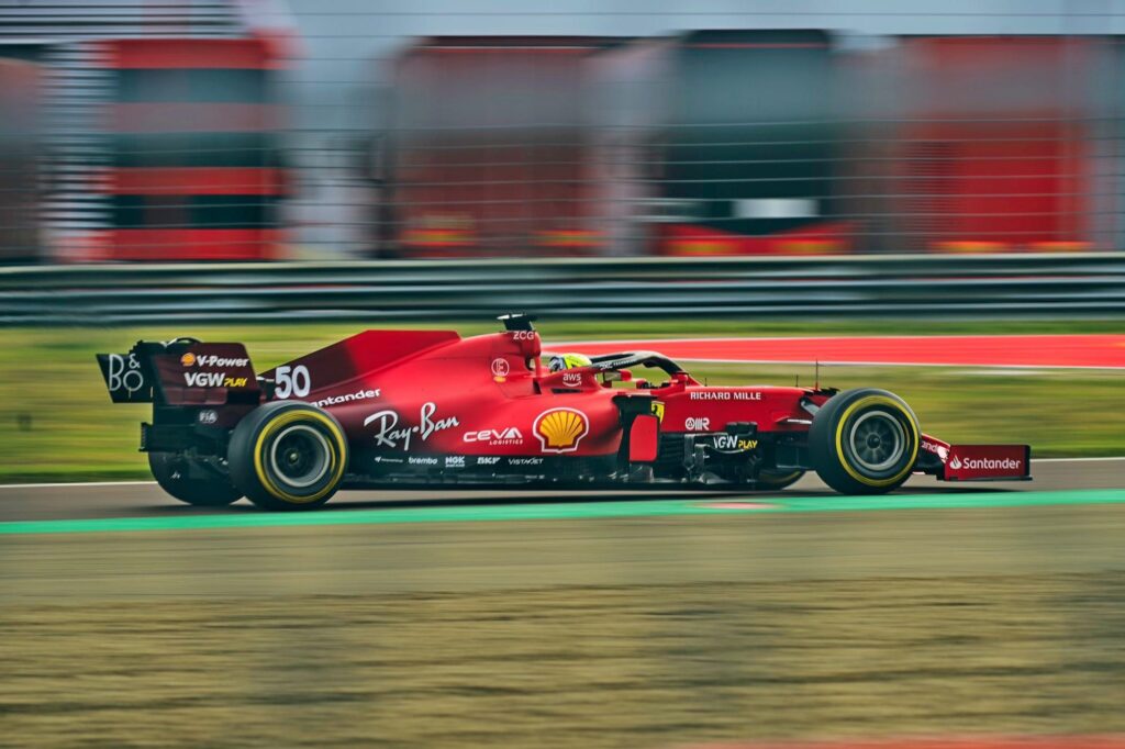 Оливер Бирман дебютировал за рулём болида Формулы 1