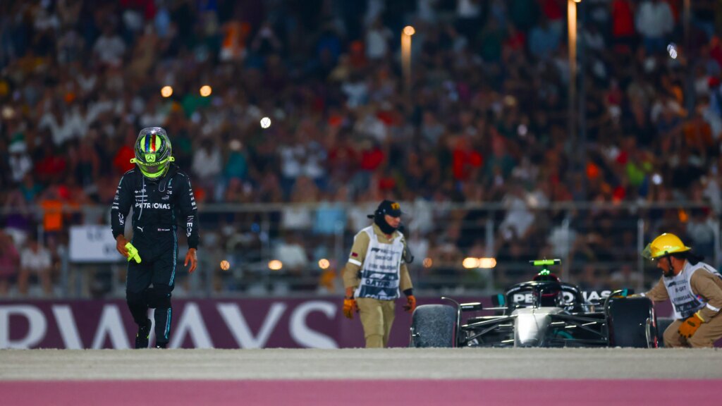 FIA пересмотрит инцидент с участием Льюиса Хэмилтона в Катаре FIA пересмотрит инцидент с участием Льюиса Хэмилтона в Катаре