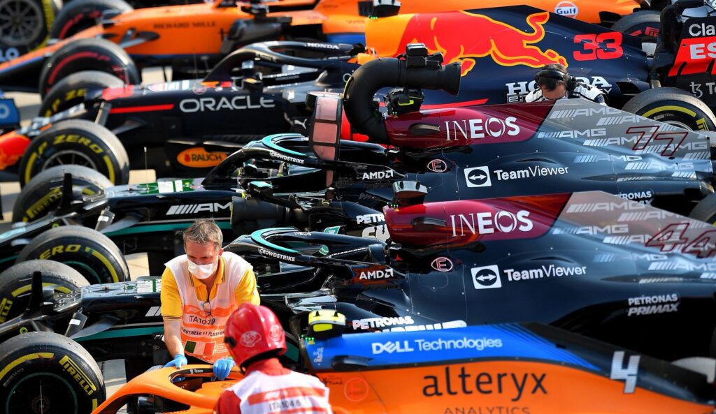 FIA объяснила, почему не проверяет все машины Формулы 1 после финиша