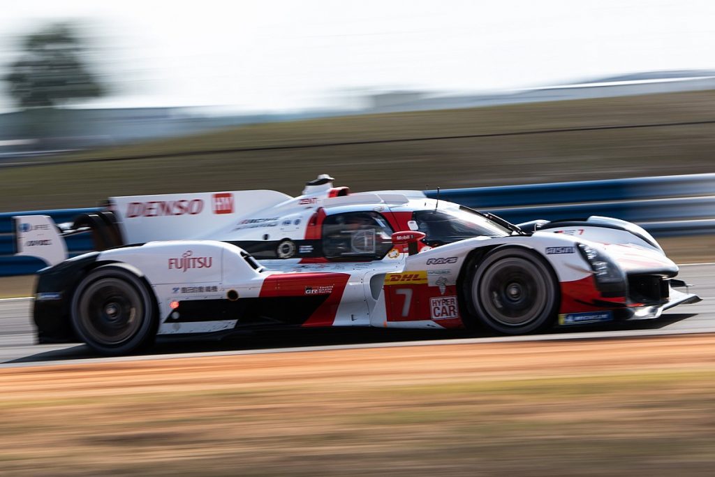 «Тойоты» опережают «Феррари» и «Кадиллак» в прерванной второй тренировке