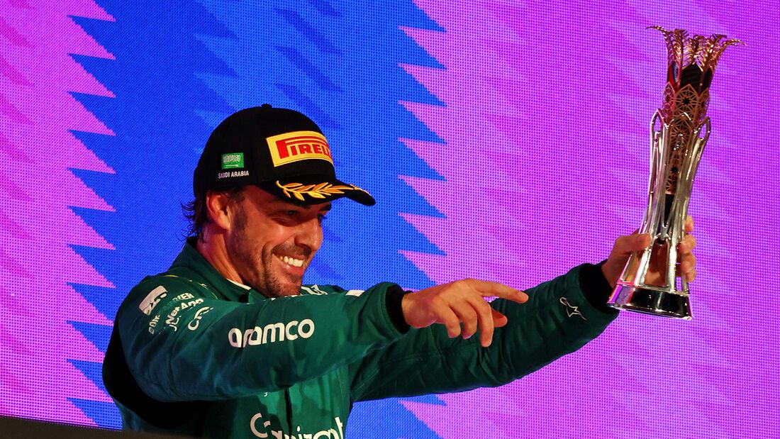 Фернандо Алонсо впервые с осени 2013 года финишировал на подиуме в двух гонках подряд © AMuS