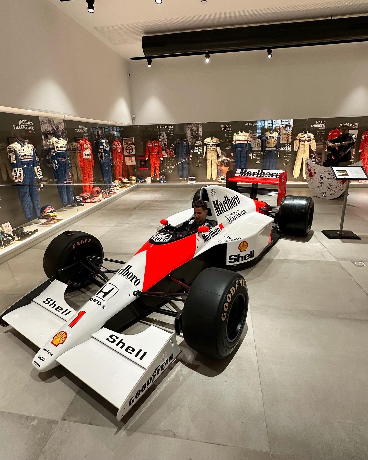 Фабио Куартараро в кокпите McLaren MP4/6 © Соцсети