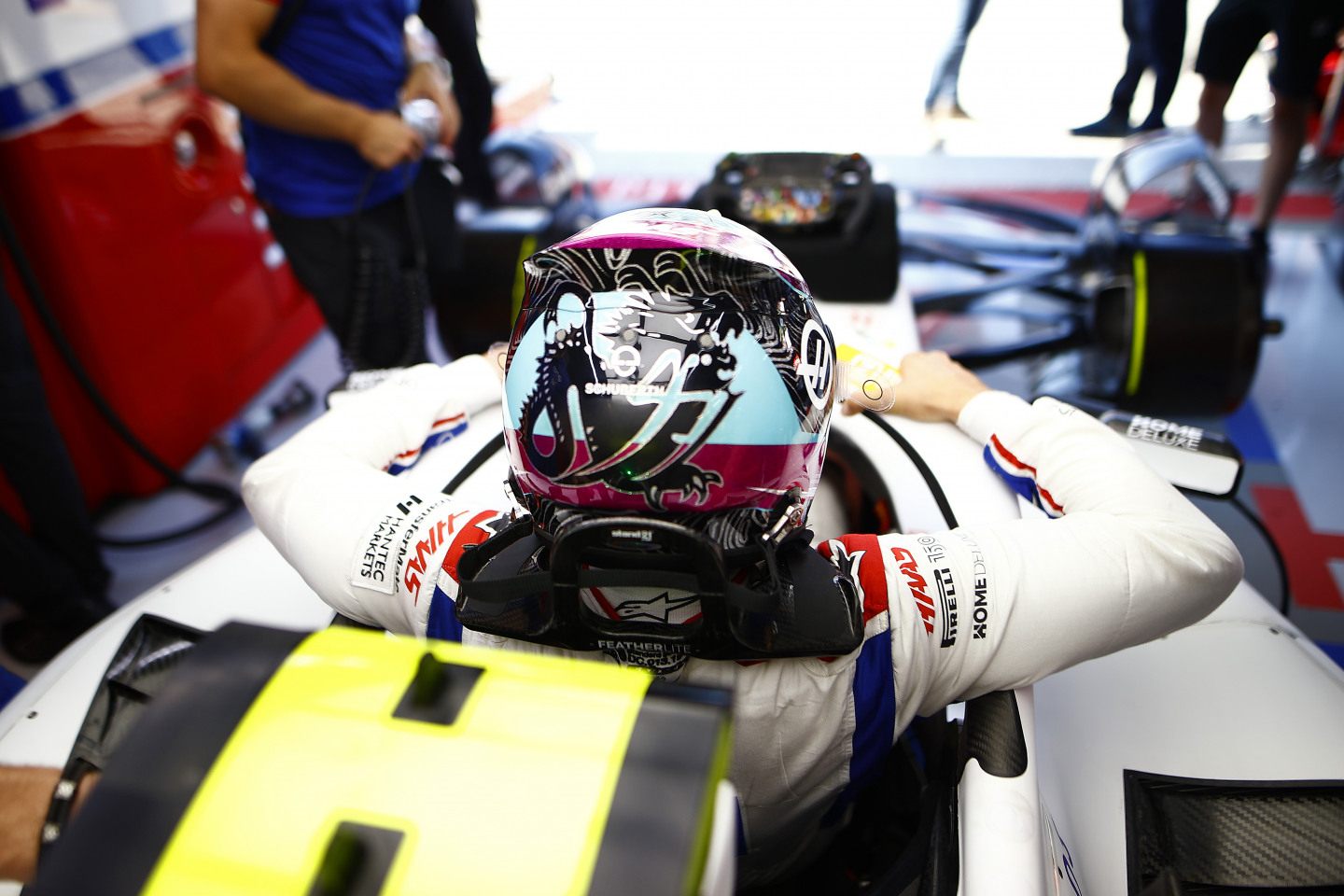 Мик Шумахер покидает кокпит Haas на Гран При Нидерландов-2022 © LAT Images / Haas