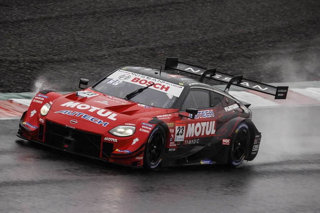 Nissan wins bonkers wet/dry season opener