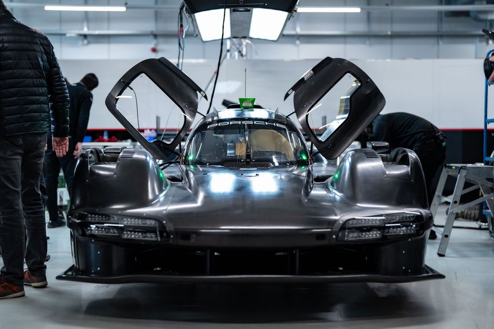 Porsche 963 LMDh customer 