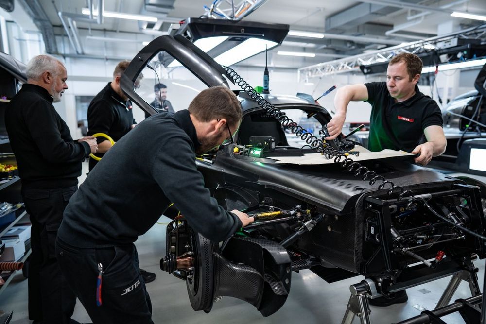 Porsche 963 LMDh customer 