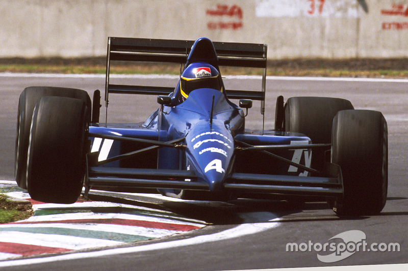Alboreto heads to his final F1 podium finish at Mexico in 1989. The Tyrrell 018 was a fine car, but sadly Michele would be gone by mid-season. 