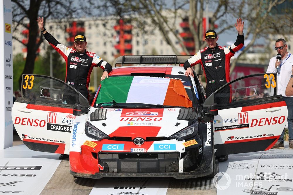 Evans cast aside his own celebrations of a drought-ending win to honour the memory of his friend Breen on the podium