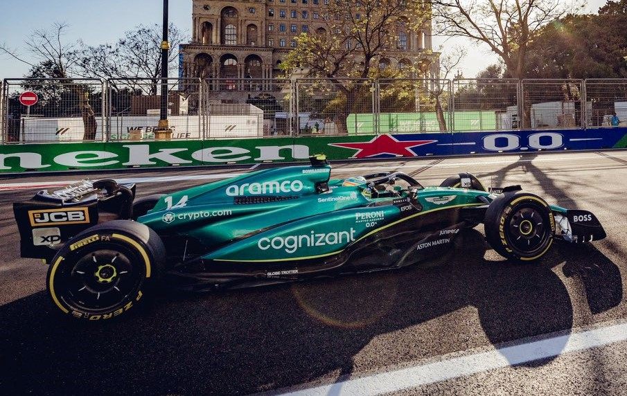 Фернандо Алонсо финишировал в секунде от Шарля Леклера, но не атаковал пилота Ferrari ни разу © Aston Martin