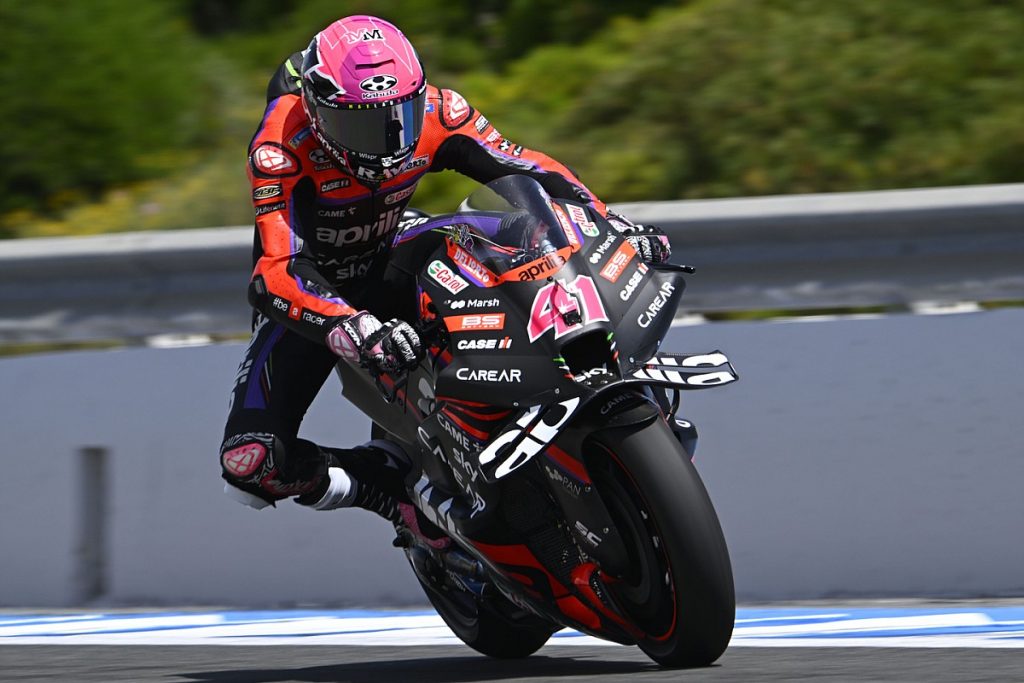 Espargaro takes pole as Quartararo only 16th