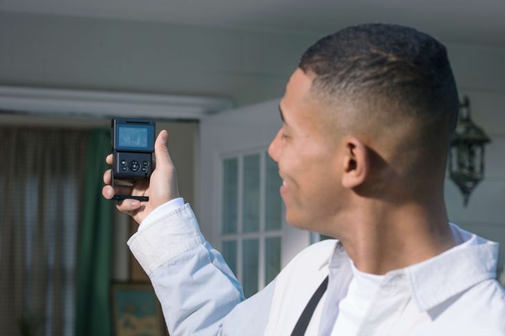 Canon официально анонсирует PowerShot V10 и запуск серии камер PowerShot V PowerShot V10 Grip 728x485 — Canon официально представляет PowerShot V10 и запускает серию камер PowerShot V