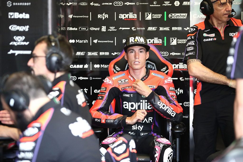 Espargaro left with ‘destroyed heel’ after bicycle crash while on mobile phone