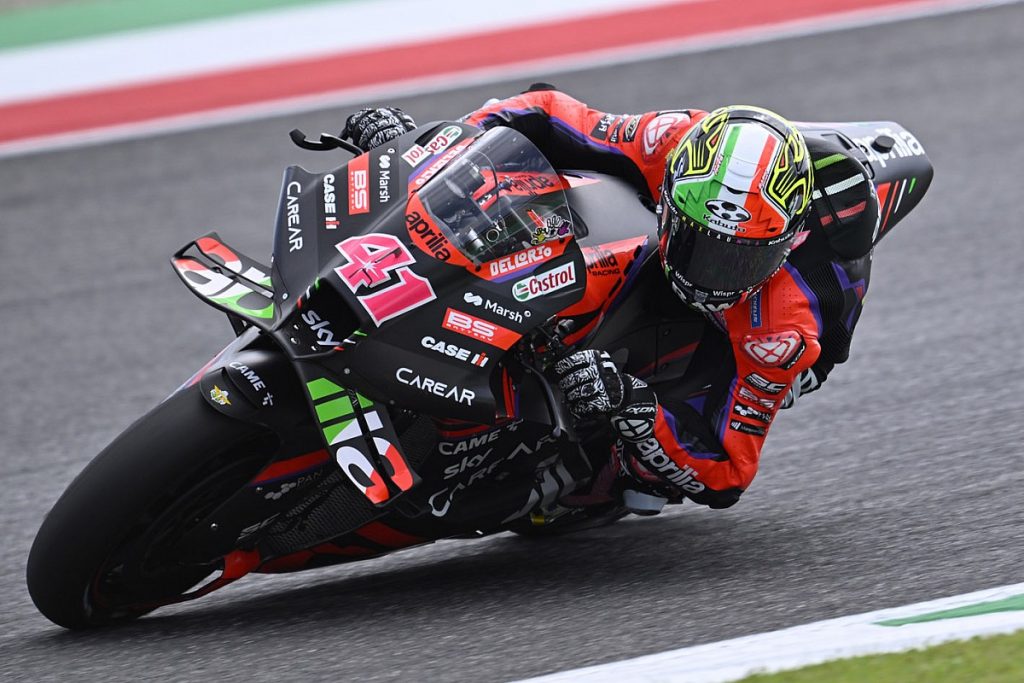 Aleix Espargaro ‘hates seeing how easy’ Ducati MotoGP bike is to ride Aleix Espargaro ‘hates seeing how easy’ Ducati MotoGP bike is to ride