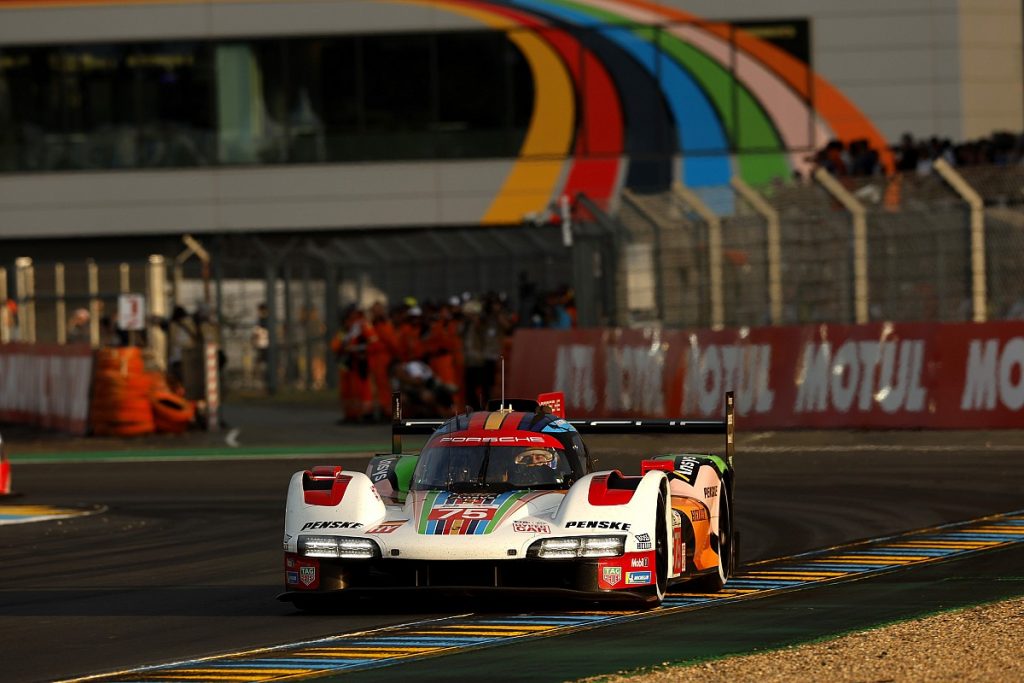 Porsche leads Ferrari after six hours
