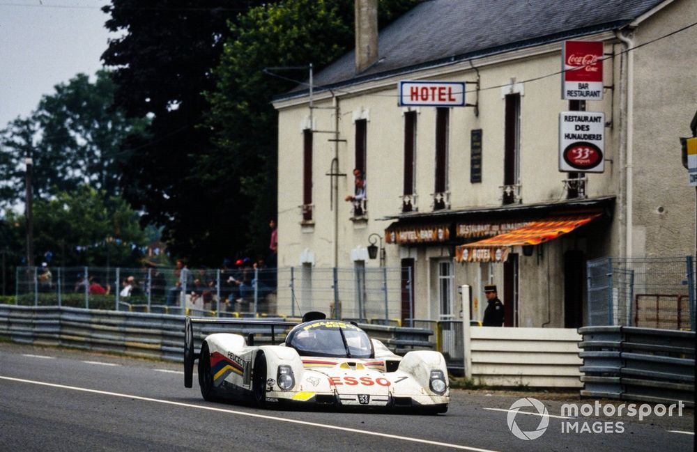 Warwick managed to get the Peugeot back to the pits after battery problems to win in 1992