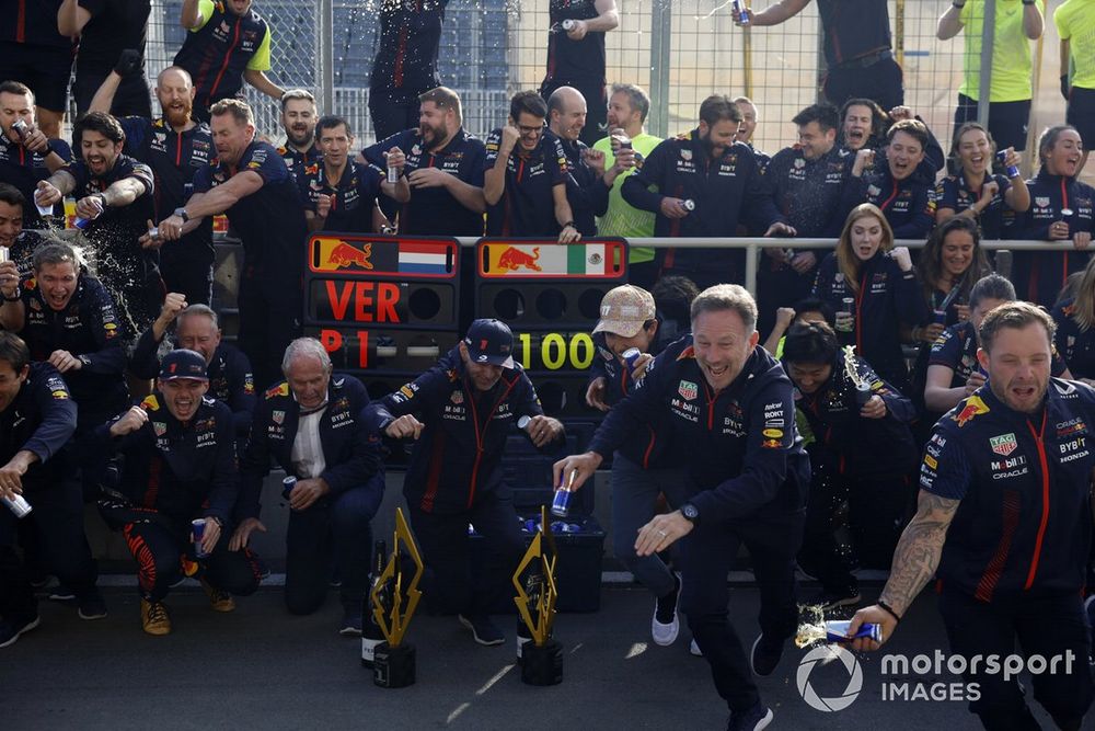 Max Verstappen, Red Bull Racing, 1st position, Helmut Marko, Consultant, Red Bull Racing, Adrian Newey, Chief Technology Officer, Red Bull Racing, Sergio Perez, Red Bull Racing, Christian Horner, Team Principal, Red Bull Racing, the Red Bull Racing team celebrate victory after the race