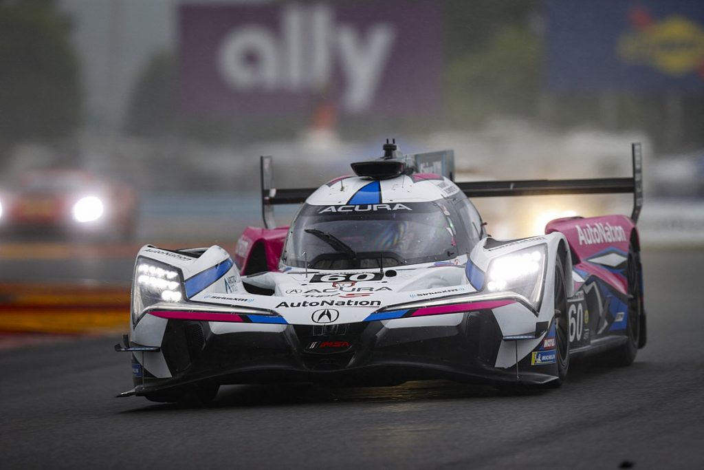 Acura beats BMW by 0.004s in second practice Acura beats BMW by 0.004s in second practice