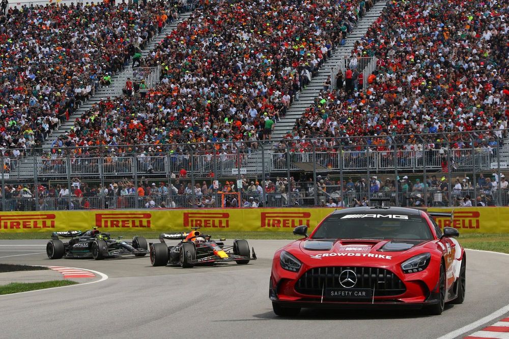 The Safety Car Max Verstappen, Red Bull Racing RB19, Lewis Hamilton, Mercedes F1 W14