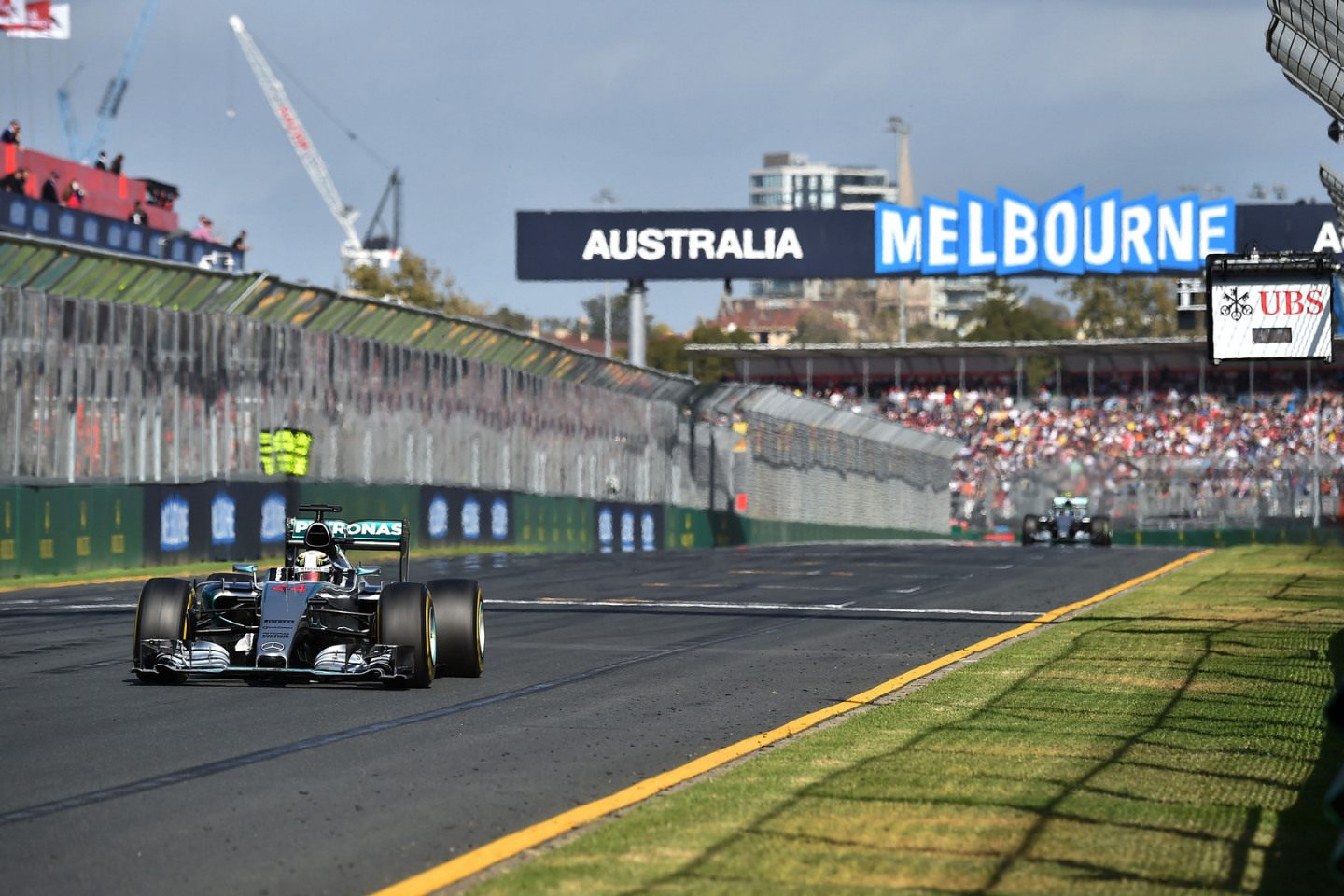Льюис Хэмилтон и Нико Росберг на Гран При Австралии-2015 © Wolfgang Wilhelm / Mercedes