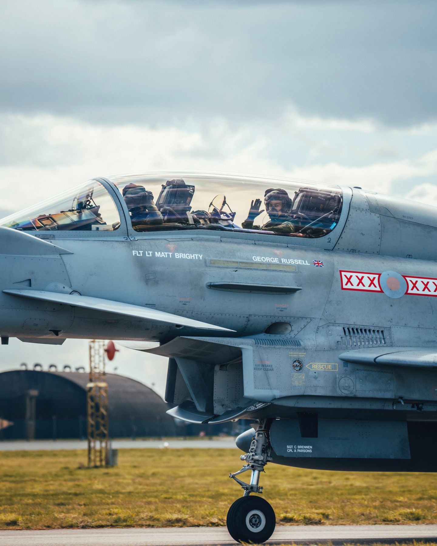 Джордж Рассел и Typhoon Display Team © Соцсети