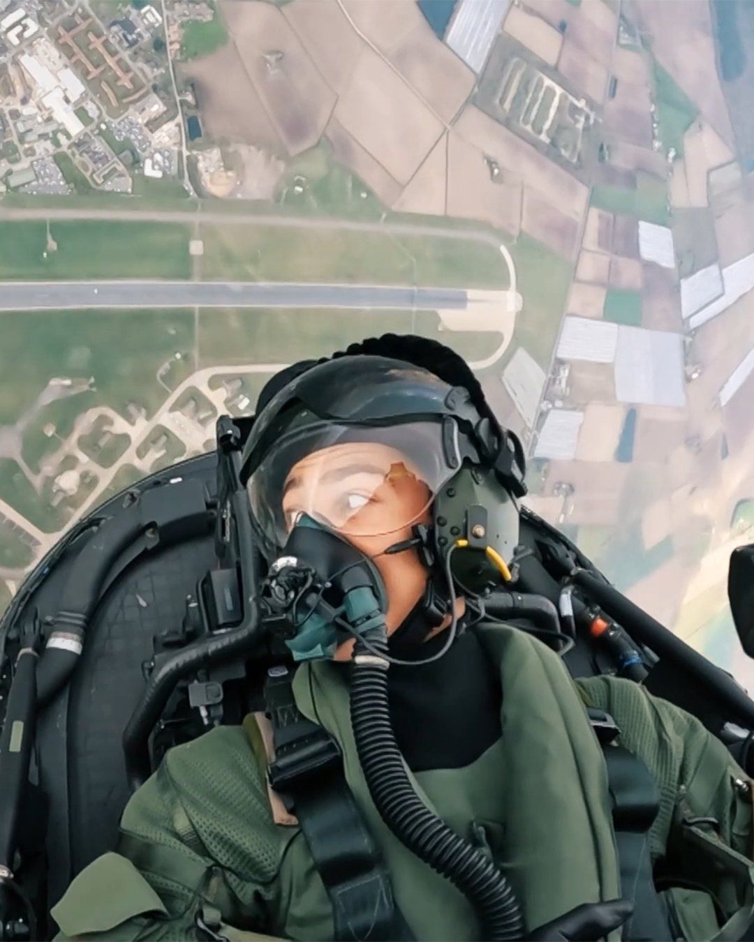 Джордж Рассел и Typhoon Display Team © Соцсети