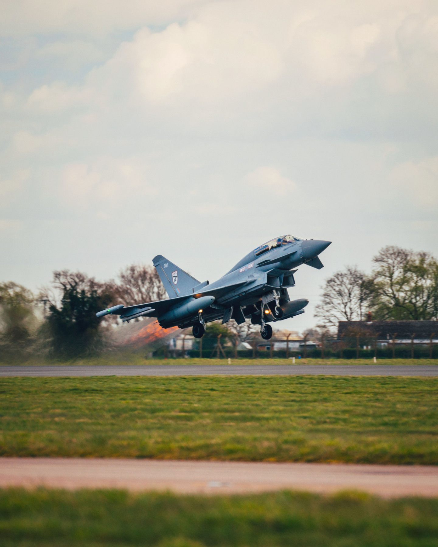 Джордж Рассел и Typhoon Display Team © Соцсети
