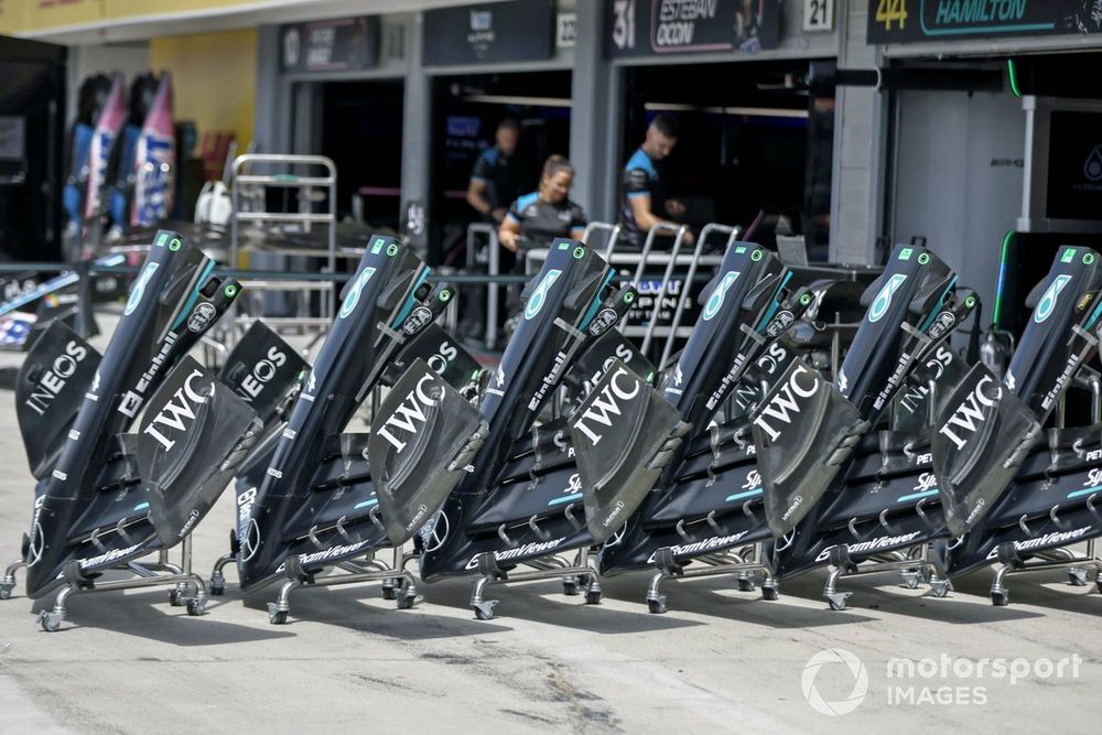 Mercedes W14 front wing