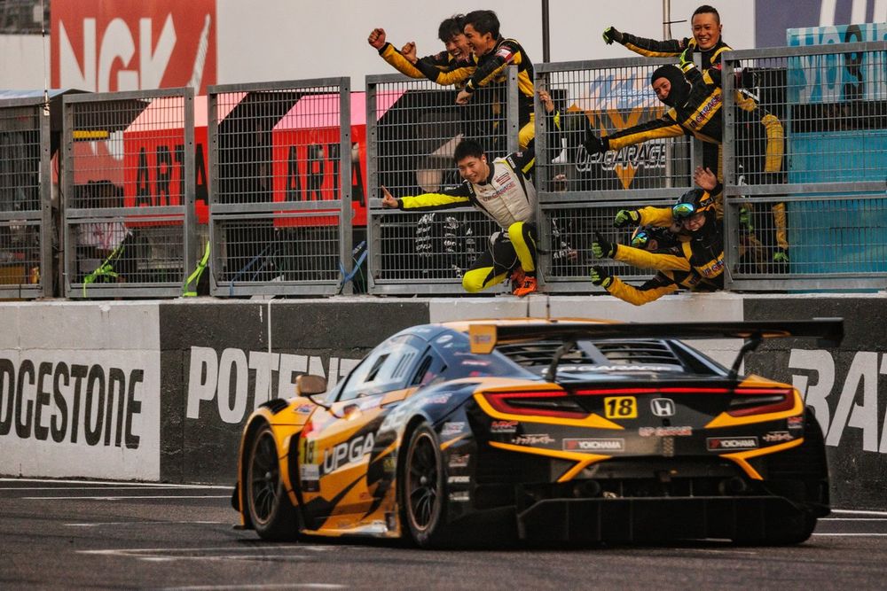 #18 UPGARAGE NSX GT3