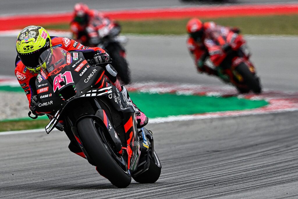 Espargaro leads historic Aprilia 1-2 after Bagnaia crash