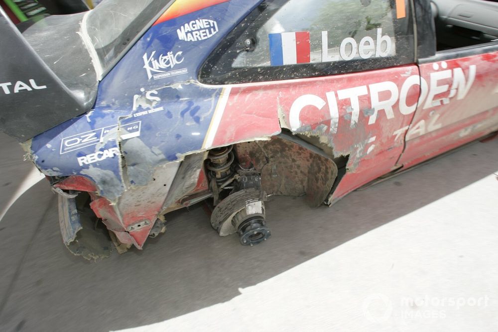 Despite this major damage, Loeb was able to continue after co-driver Elena hung himself from the moving Xsara on the road section