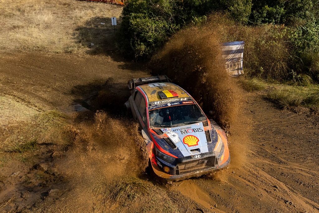 Neuville extends lead over Ogier as Evans hits trouble