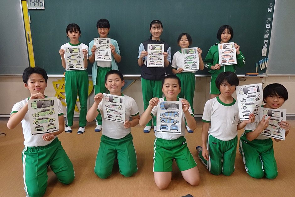 Японские школьники рисуют ливрею для машины Николая Грязина © Rallyplus