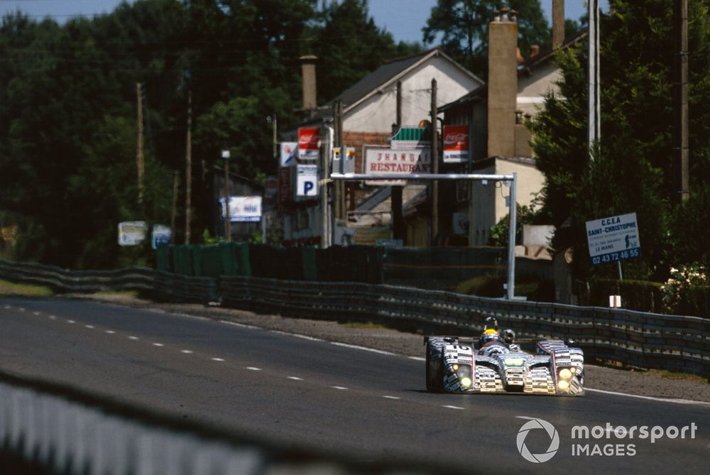 Racing for Holland notched up the S101’s first Le Mans finish in eighth place in 2002