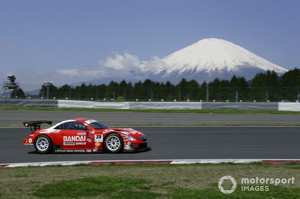 Racing on Dunlops in Super GT during the tyre war meant peaks and troughs of competitiveness for Dumbreck