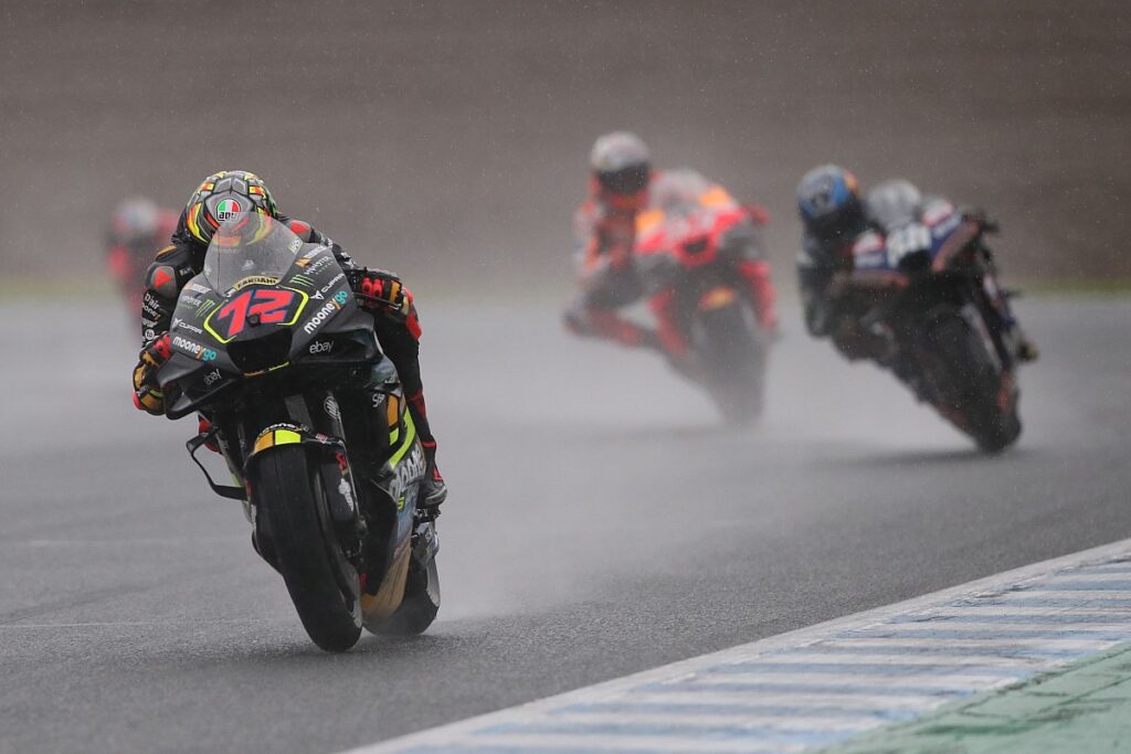 Bezzecchi’s Motegi MotoGP Turn 1 clash stopped Bagnaia ‘flight’