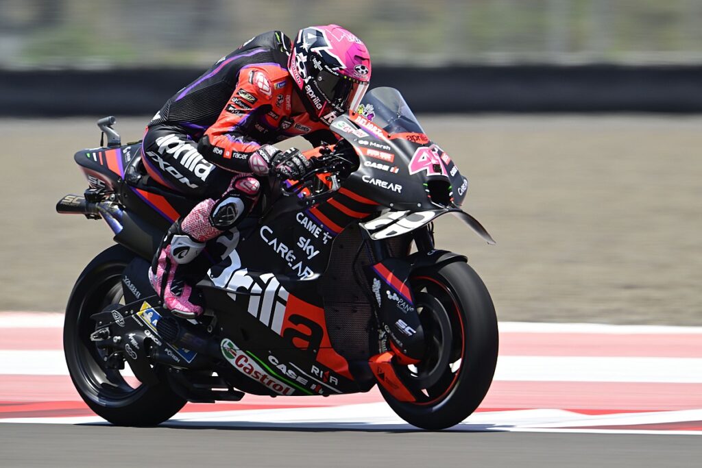 Espargaro leads Aprilia 1-2 in second practice Espargaro leads Aprilia 1-2 in second practice