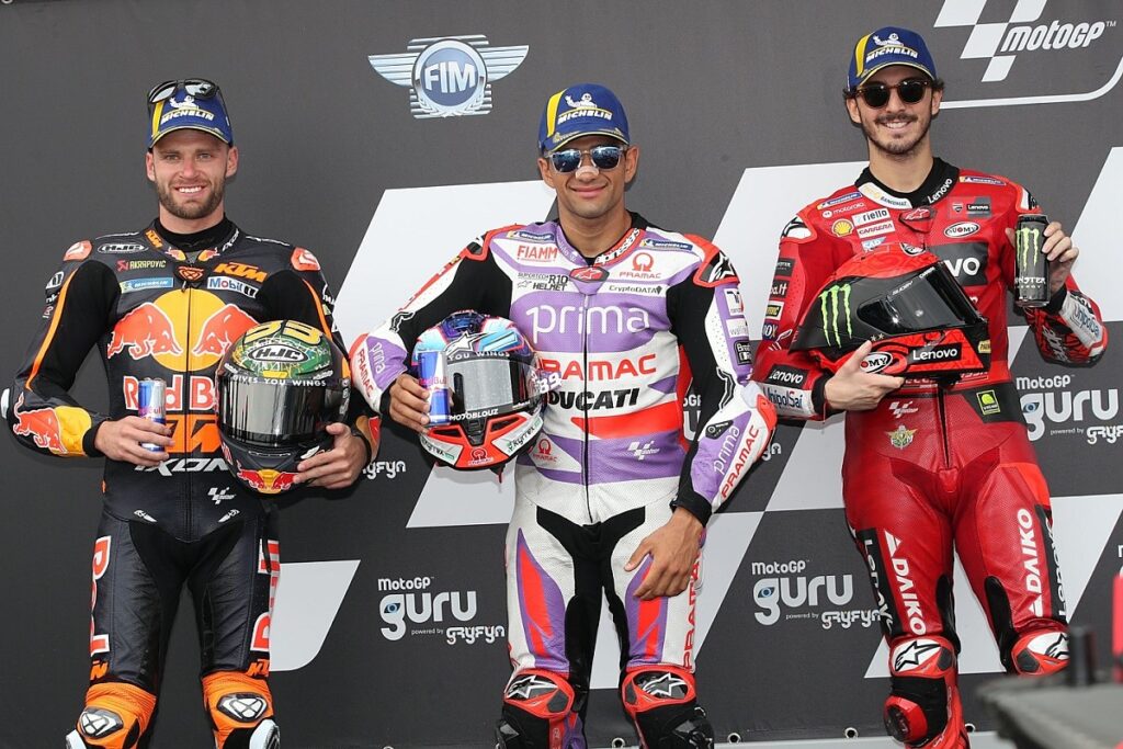 Martin blitzes to pole with new lap record Martin blitzes to pole with new lap record