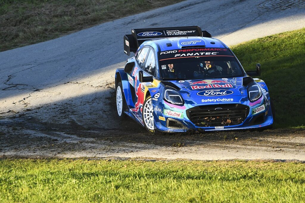 Tanak leads as Czech Republic makes WRC debut