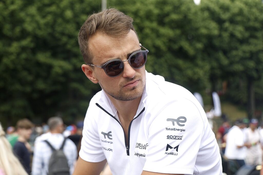 Muller to make Peugeot return in Bahrain WEC after injury absence Muller to make Peugeot return in Bahrain WEC after injury absence