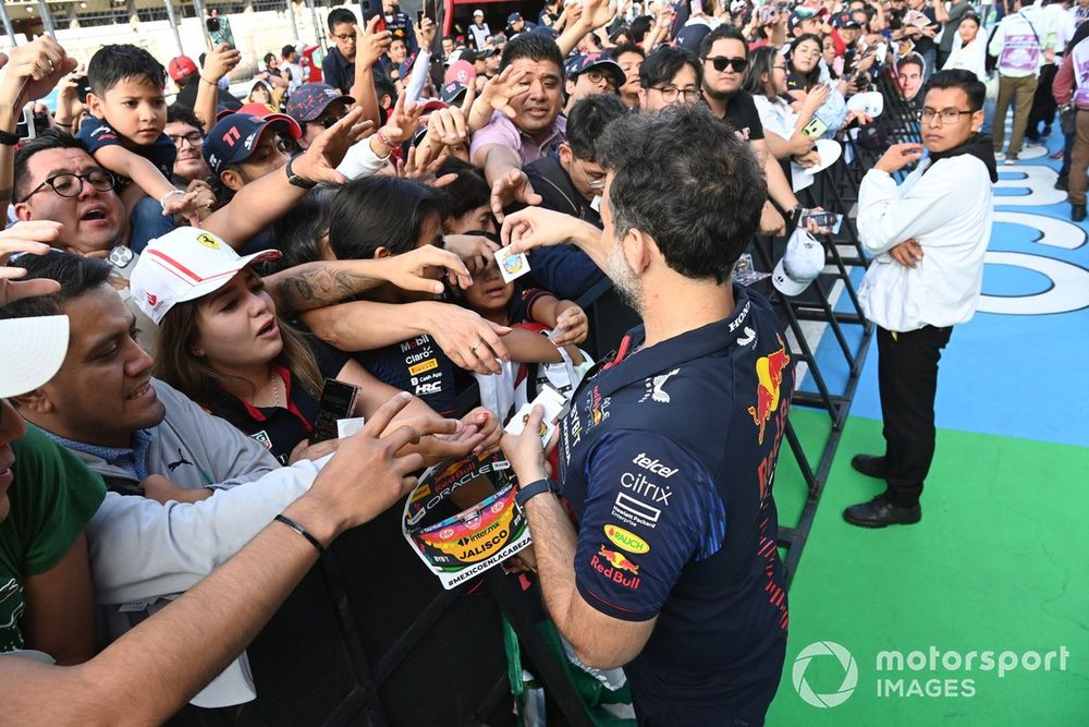 fans, crowd in pit lane, with banners