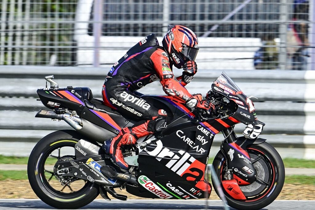 Aprilia withdraws new MotoGP clutch system after rival complaint Aprilia withdraws new MotoGP clutch system after rival complaint