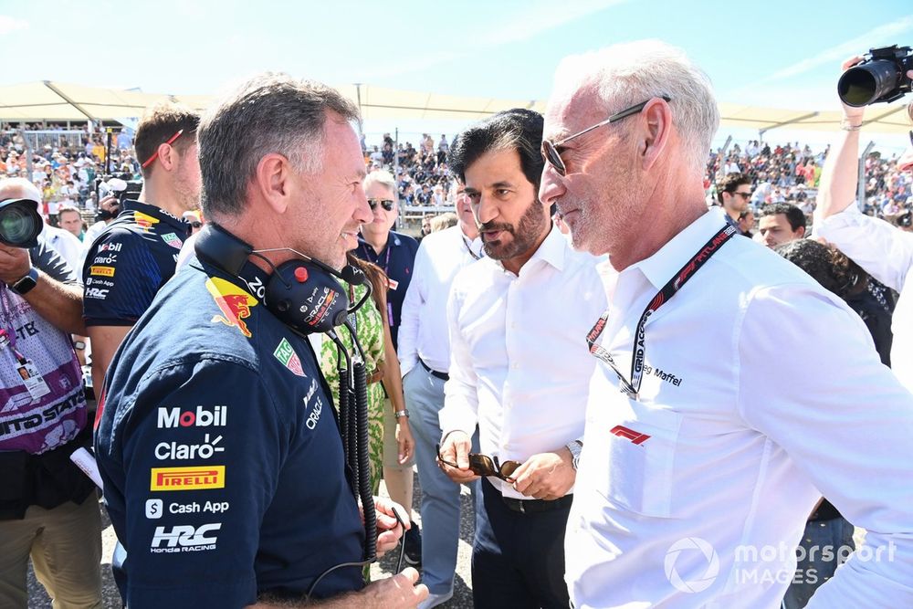 Christian Horner, Team Principal, Red Bull Racing, Mohammed bin Sulayem, President, FIA, Greg Maffei, CEO, Liberty Media Corporation, on the grid