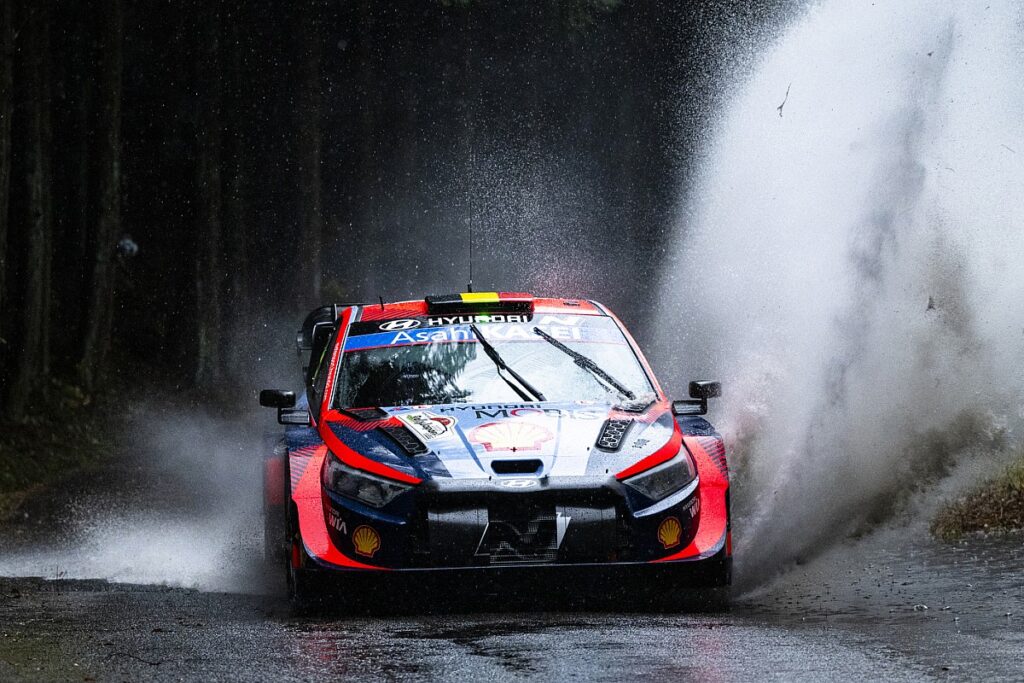 Neuville “in too much of a rush” to catch WRC Japan leader Evans Neuville “in too much of a rush” to catch WRC Japan leader Evans