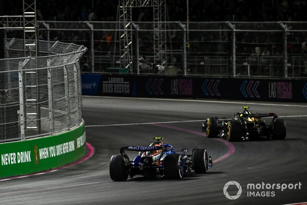 Zhou Guanyu, Alfa Romeo C43, Logan Sargeant, Williams FW45