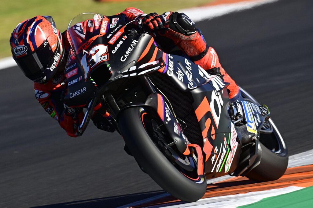 Vinales tops second practice, Bagnaia in Q1 for finale