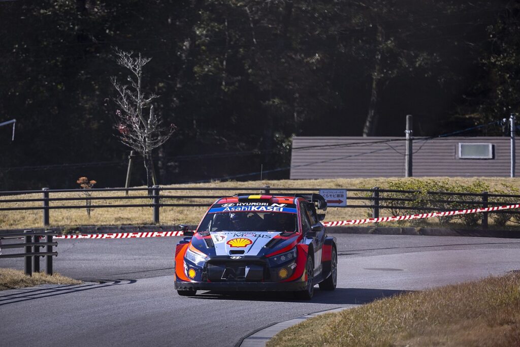 Neuville gives Hyundai early lead with super special stage win