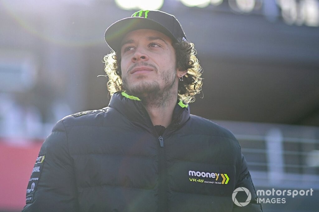 Bezzecchi rages against «dirtiest rider» Marquez after Valencia MotoGP tangle Bezzecchi rages against «dirtiest rider» Marquez after Valencia MotoGP tangle
