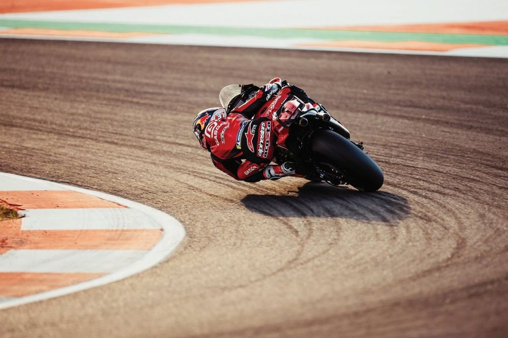 Acosta has no targets for his rookie season but to learn. That won't stop the hype, though