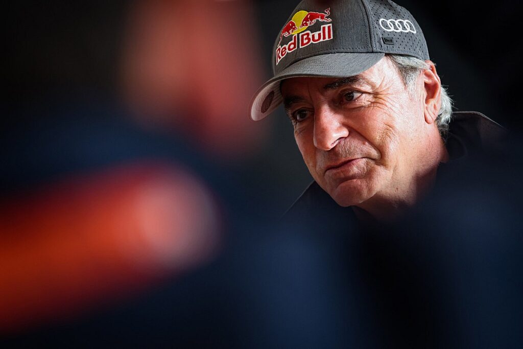 Sainz shrugs off Al-Attiyah’s Audi Dakar Rally jibe
