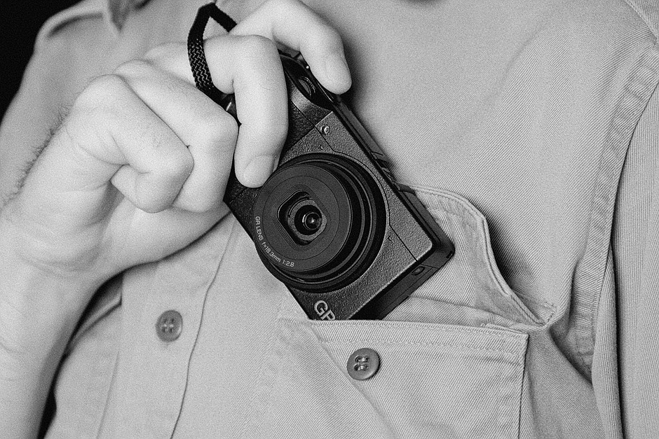 Ricoh поставила монохромный датчик не в ту камеру?: Обзор цифровой фотографии